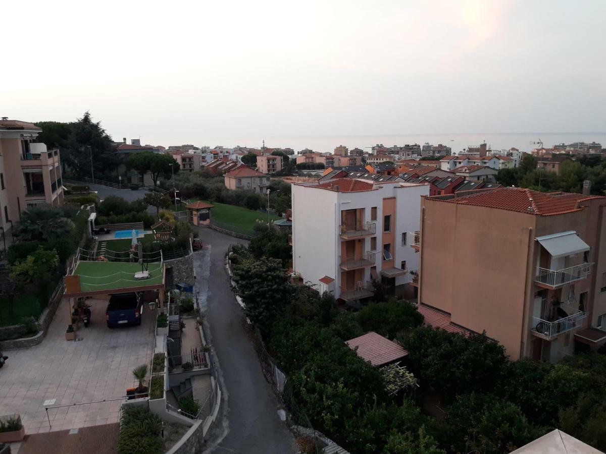 Apartment Aurora & Nicole Ideal Per Biker Con Terazza Vista Mare Parcheggio E Wi-Fi Gratuiti Pietra Ligure Kültér fotó