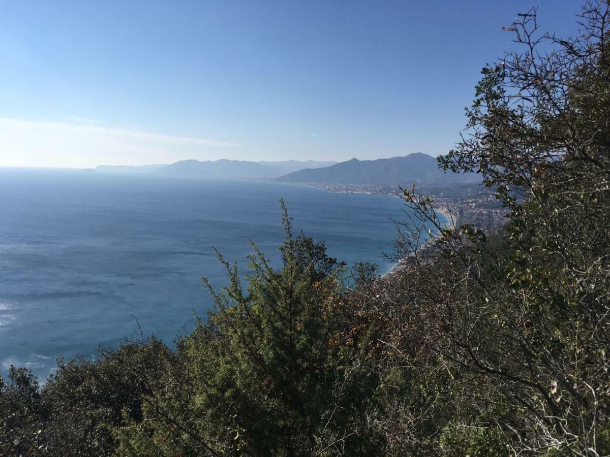 Apartment Aurora & Nicole Ideal Per Biker Con Terazza Vista Mare Parcheggio E Wi-Fi Gratuiti Pietra Ligure Kültér fotó